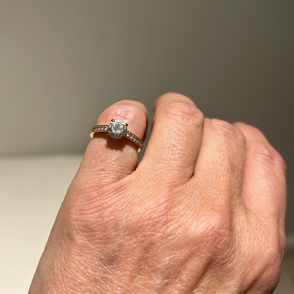 Swarovskii beautifulul engagement ring 6.5